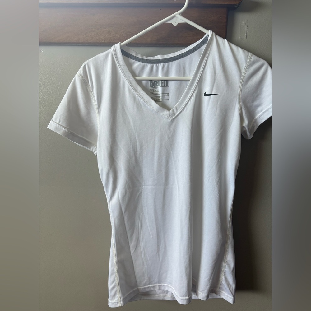 Nike White Short Sleeve Tee